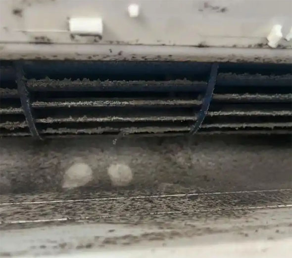 蓝田空调吹的风有股烧焦味是怎么回事